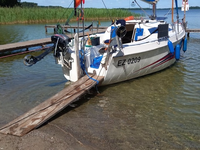 Jacht sasanka 660